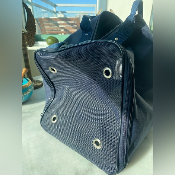 International Flight Approved Pet Carrier. Roomy. Will fit a pug or frenchie. - Picture 3 of 10